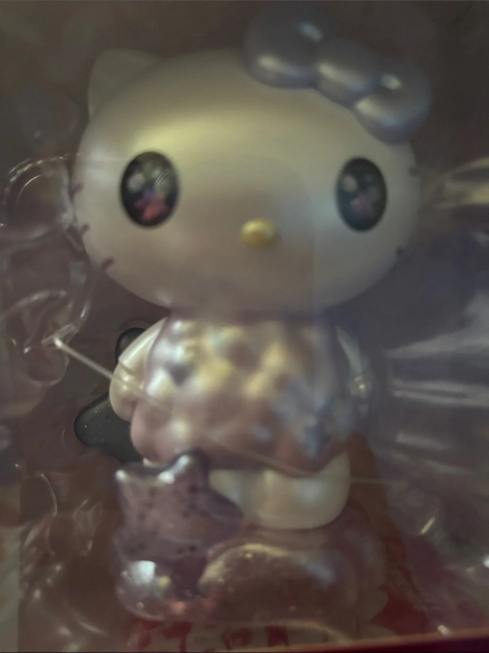 Hello Kitty Premier Figure - Pearl White & Hot Pink Dreamland